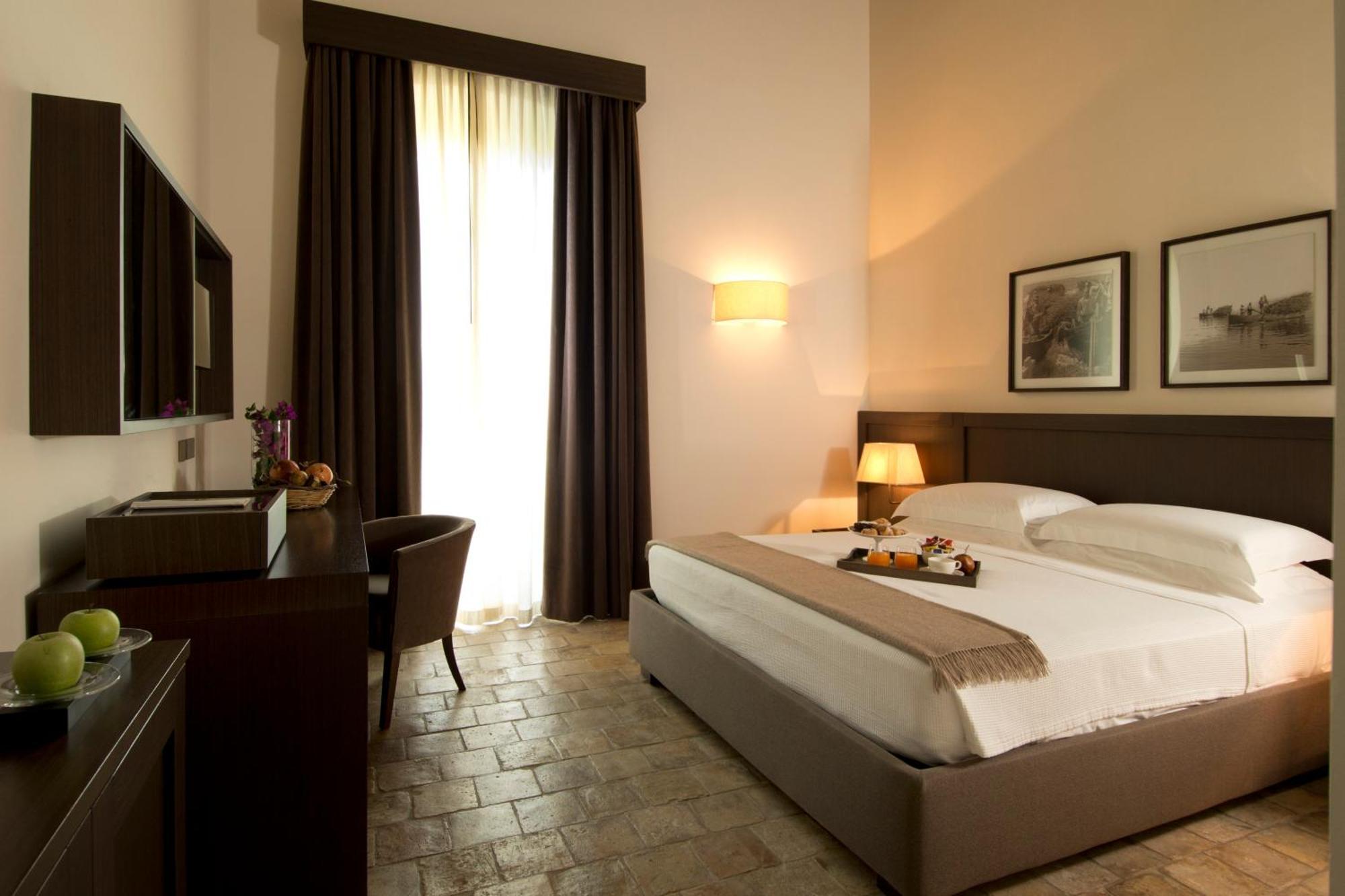 Hotel Histo San Pietro Sul Mar Piccolo Tarento Exterior foto